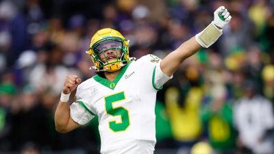 Brett Davis - Joel Klatt - Dante Moore - Oregon Ducks tight end reveals unique (and smelly) way quarterback Dante Moore bonds with teammates - foxnews.com - Georgia - state Oregon - state Indiana - state Alabama