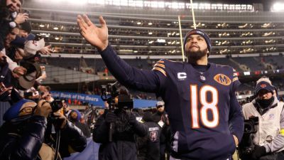 Caleb Williams - Bears QB Caleb Williams gifts Pope Leo XIV autographed jersey - ESPN - espn.com - area District Of Columbia - Vatican