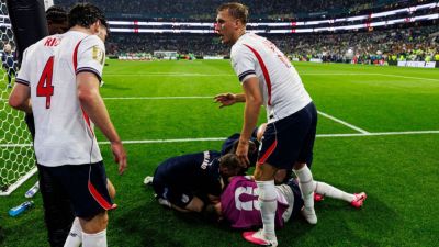 England's Henderson hospitalized with wrist injury after Mexico celebrations - ESPN