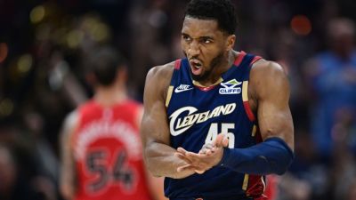 Agent: Donovan Mitchell reaches new 4-year deal with Cavs - ESPN