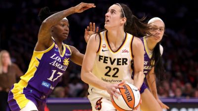 Fever's Clark not in flow with minutes cap, nets 9 in loss to Sparks - ESPN