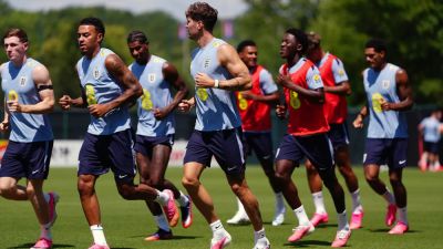 Djed Spence - Dan Dakich - England soccer players bomb off diving board like a teammate wasn't just injured in a freak accident - foxnews.com - Mexico - Norway - Los Angeles - Jordan