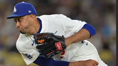 Roberts to stick with Diaz as Dodgers' closer after latest meltdown - ESPN