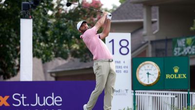 Scottie Scheffler (61) ties course record, takes 3-shot lead in Memphis - ESPN