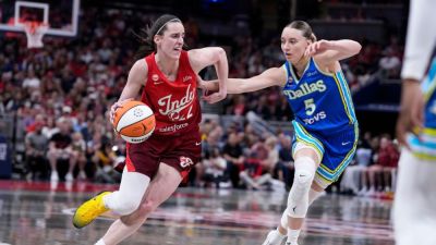 Clark bests Bueckers in clash of No. 1 picks as Fever top Wings - ESPN