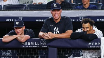 Yankees' Aaron Judge plays catch for first time in rehab - ESPN