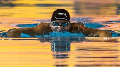 Kate Douglass blazes to 50-meter freestyle world record - ESPN