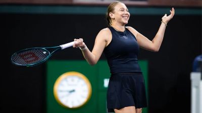 American tennis star Amanda Anisimova leaves fans convinced she drank beer mid-match with mystery beverage
