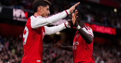 Arsenal make emphatic winning start to title defence