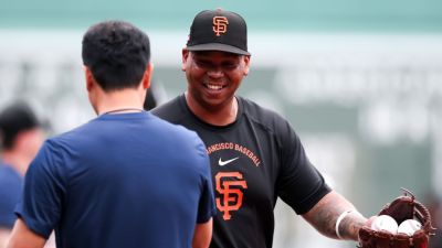 Giants' Devers back at Fenway, shuns talk of split with Red Sox - ESPN