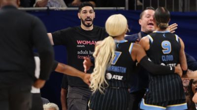 Kanter Freedom ejected after confrontation with Sky's Cloud - ESPN