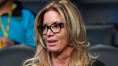 Jeanie Buss asks court to block siblings' vote to sell Lakers shares - ESPN