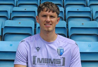 Gillingham boss Gareth Ainsworth reveals that Southampton loan keeper Ollie Wright is injury free and ready to make his debut this weekend at Priestfield