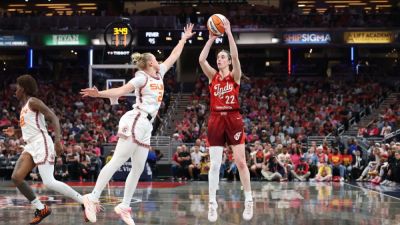 Caitlin Clark - Kelsey Mitchell - Stephanie White - Clark, Mitchell combine for 68 in Fever's blowout win over Sun - ESPN - espn.com - state Indiana - state Connecticut