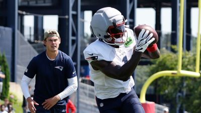 Mike Vrabel - Josh Macdaniels - A.J. Brown on injury: 'Thumb out of place, you keep going' - ESPN - espn.com - county Brown - state Mississippi - state Arkansas