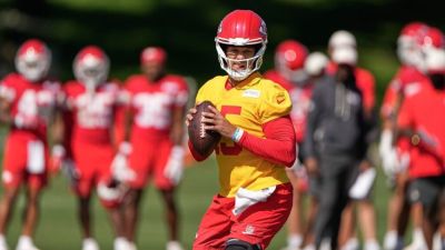 Patrick Mahomes - Patrick Mahomes testing knee in Chiefs camp: 'It feels great' - ESPN - espn.com - state Missouri - county Patrick - county St. Joseph