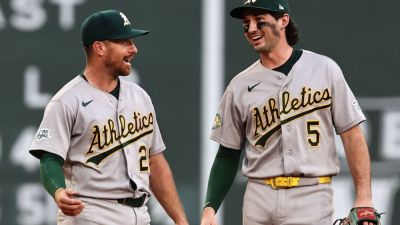 Athletics' Wilson sets record with 111 errorless games in row - ESPN