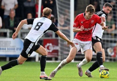 Matthew Panting - Dan Smith - Kevin Hake - Medway Sport - Chatham Town manager Kevin Hake reacts to 1-0 defeat at Dartford in the Isthmian Premier - kentonline.co.uk