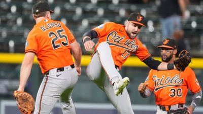 Colton Cowser's leaping catch saves O's amid wild-card race - ESPN