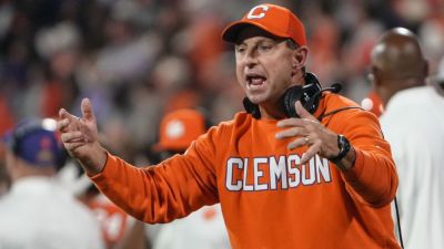 Clemson's Swinney says pursuit of NFL players 'embarrassing' - ESPN