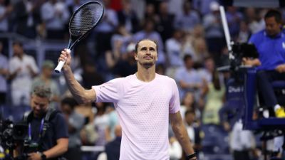 Alexander Zverev beats Botic van de Zandschulp to reach US Open semis - ESPN