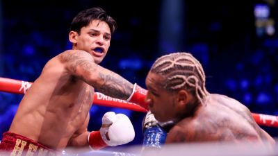 Garcia backs up talk, TKO's Benn in second round to retain WBC title - ESPN