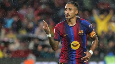 Raphinha bags hat trick as Barcelona score 7 to set record start - ESPN