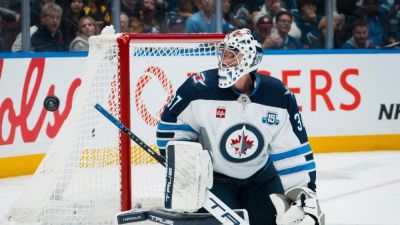 Jets suspend Connor Hellebuyck for failure to report to camp - ESPN