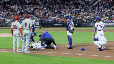 Mets' Jared Young carted off field after collision with teammate - ESPN