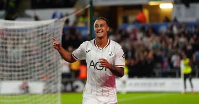 Adam Idah scores again as Swansea see off Watford to go top of Championship