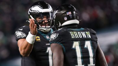 Eagles' Hurts agrees that he, Brown grew apart last season - ESPN