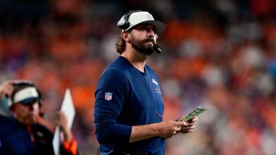 Broncos remain confident in OC Davis Webb as playcaller - ESPN