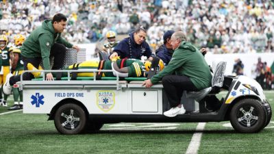 Packers WR Reed, RT Bako-Bewele carted off with injuries - ESPN