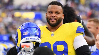 Aaron Donald's return fires up Rams in rout of Giants - ESPN