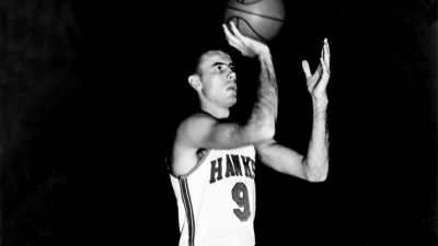 Bob Pettit, who starred at LSU and then in NBA, dies at 93 - ESPN