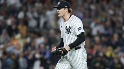 Yankees to meet Red Sox in playoffs for seventh time - ESPN