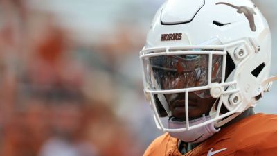 Texas' Colin Simmons penalized for miming urinating on field - ESPN