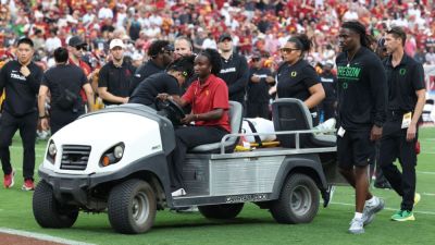 Dante Moore - Dan Lanning - Oregon QB Dante Moore taken off by ambulance after late hit by USC - ESPN - espn.com - state Oregon - Los Angeles - state Nebraska