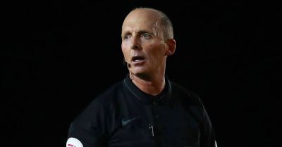 Mike Dean ‘in fantasy land’ over claims of referees’ games, says ex-boss Keith Hackett