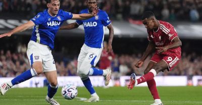 Isak brace against Ipswich earns Iraola first Liverpool win