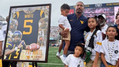 West Virginia retires record-setting QB Pat White's No. 5 jersey - ESPN
