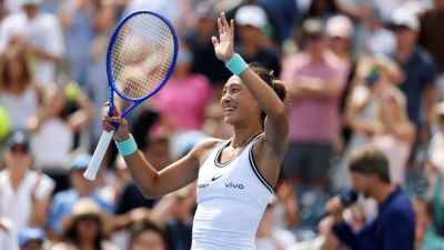 Zheng rallies past Keys, Potapova upsets Anisimova at US Open - ESPN