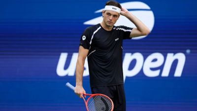 Taylor Fritz blows 2-set lead, falls to Francisco Cerundolo in US Open - ESPN