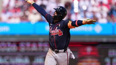 Hank Aaron - Philadelphia Phillies - Ronald Acuña-Junior - Kyle Schwarber - Ozzie Albies - Braves' Ronald Acuña Jr. does curtain call amid boos in Philly - ESPN - espn.com - county Riley