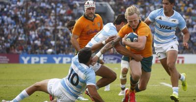 Australia flyhalf Gordon set for long spell out with broken leg