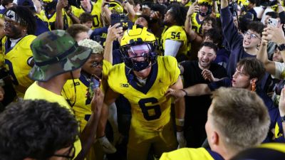 CFB Week 1 takeaways: Michigan gets a gift, LSU looks title-ready and UMass wins! - ESPN