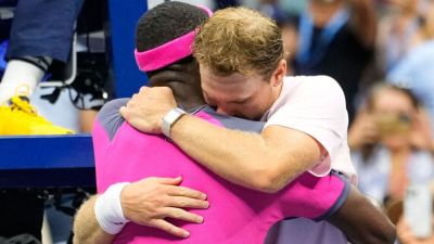 Tiafoe, Michelsen share emotional moment after US Open thriller - ESPN
